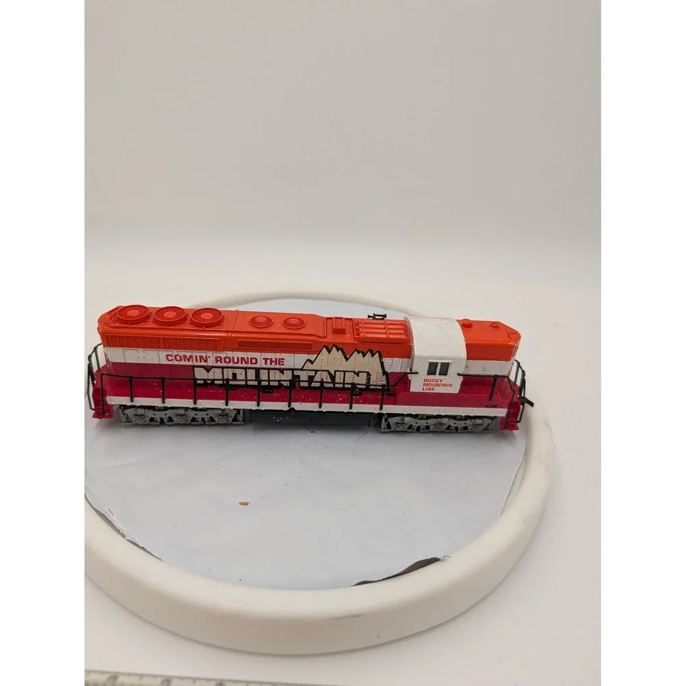 Rocky Mountain Line Diesel Locomotive HO‎ Scale Red White Comin Round Mountain